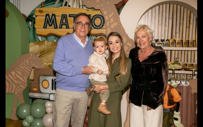 Rubén Mora, Mateo Mora, Andrea Ortiz y Mariana Dragicevi. GENTE BIEN JALISCO/Jorge Soltero