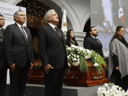 López Obrador monta la primera guardia de honor, acompañado la familia del gobernador Barbosa; así como por el secretario de gobernación,los secretarios de la Defensa y de Marina. TWITTER / @Gob_Puebla