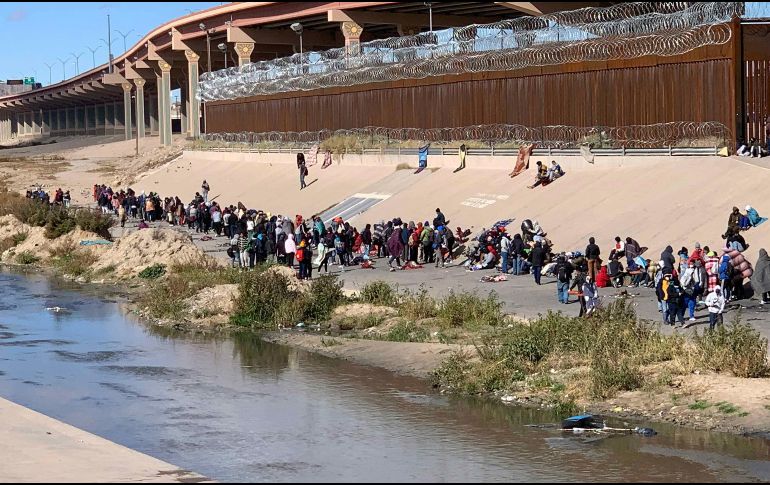 Doug Ducey pide al gobierno estadounidense que se cierren los agujeros existentes en el muro fronterizo, pues asegura que acarrea un serio problema de migrantes. SUN/ARCHIVO