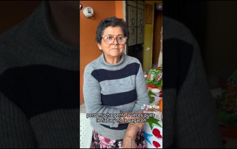 El influencer de TikTok @Simon Pollo subió un video a su cuenta en el que contó la historia de una señora que cerró su tienda en Sinaloa por problemas económicos. TIKTOK