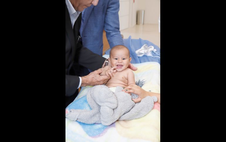 Examinando al paciente. GENTE BIEN JALISCO/Claudio Jimeno