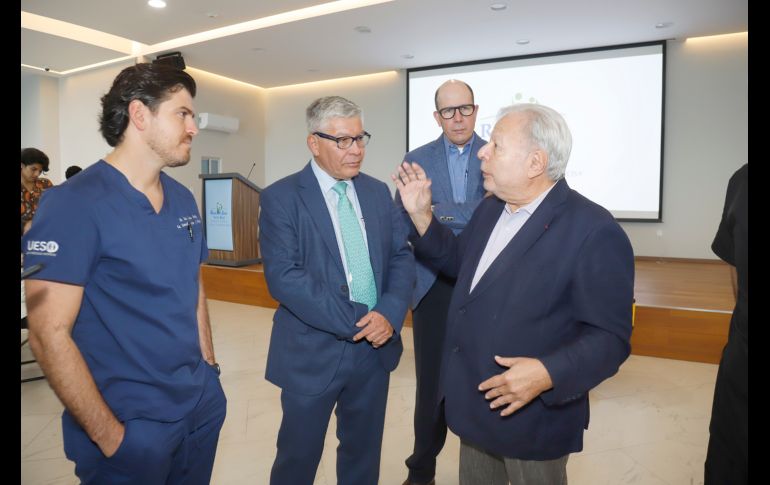 Examinando al paciente. GENTE BIEN JALISCO/Claudio Jimeno