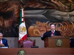 Arturo Zaldívar estuvo acompañado por el Presidente Andrés Manuel López Obrador y el diputado Santiago Creel, presidente de la Cámara de Diputados. EFE