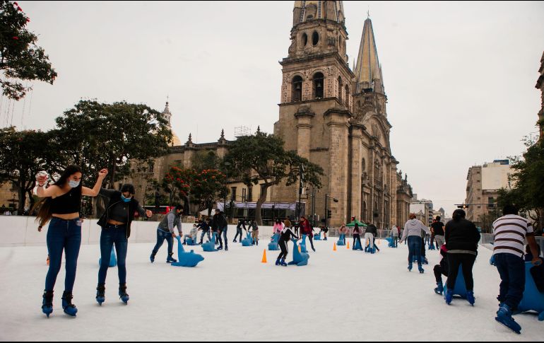 Mañana viernes abren la pista de hielo y el carrusel en el centro histórico de Guadalajara. ARCHIVO