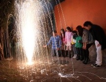 En diciembre las atenciones a niños por quemaduras aumentan, por ello, es importante seguir las recomendaciones de los expertos y evitar accidentes. NTX/ARCHIVO