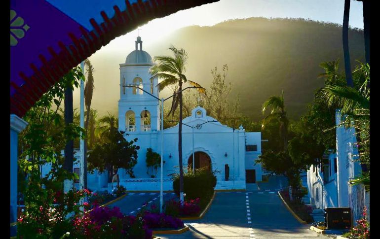 El hospedaje es tipo hostal y cuenta con alimentación a través de bufetes. Especial