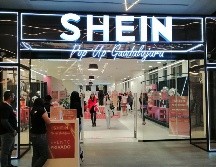 La pop-up store de SHEIN en Guadalajara estará abierta hasta el 18 de diciembre. ESPECIAL/X. MARTÍNEZ.