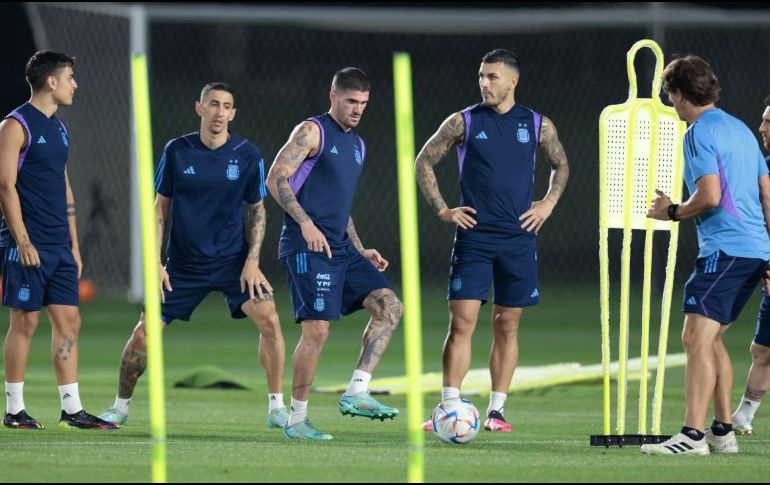 Lionel Scaloni no quiso revelar su once que utilizará ante el cuadro francés. AFP/ARCHIVO