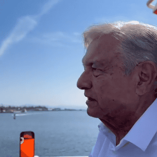 ¡Estrenando! López Obrador presume ferris que se usarán para llegar a Islas Marías