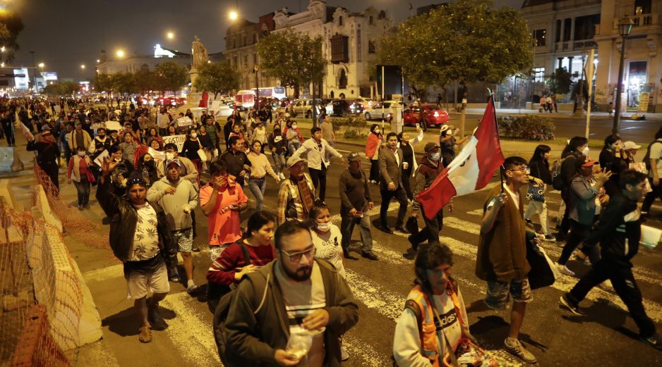 Simpatizantes de Pedro Castillo protestan en las calles de Perú y piden la renuncia de la presidente. EFE