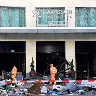 Investigarán ruptura de acuario gigante de Berlín