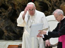 El Papa Francisco tiene dificultades para caminar por un problema inoperable en la rodilla que le ha obligado a usar una silla de ruedas en los últimos meses. AFP / ARCHIVO