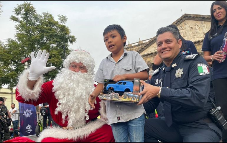 Santa Claus y la Policía de Guadalajara llevarán la Navidad a los niños tapatíos. ESPECIAL/Policía de GDL