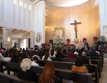 En la misa celebrada en la parroquia de San Juan Macías ubicada en la Avenida Acueducto se dieron cita familiares y amigos del exmandatario quienes demostraron su admiración y respeto. EL INFORMADOR / C. Zepeda
