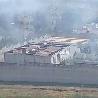 Custodios frustran intento de riña en penal de Edomex