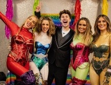 Las ganadoras del primer lugar, celebraron su victoria junto al juez Juanpa Zurita. TWITTER/ @JuanpaZurita