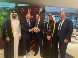 El presidente de la FIFA, Gianni Infantino, le entregó la estafeta a United 2026. Twitter/@FMF