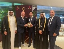 El presidente de la FIFA, Gianni Infantino, le entregó la estafeta a United 2026. Twitter/@FMF