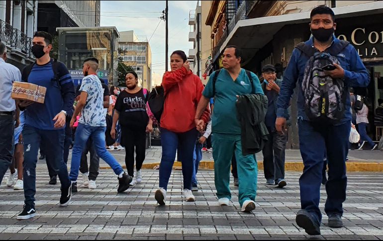 El uso del cubrebocas lo recomienda la SSJ sobre todo en lugares con gran asistencia de personas. EL INFORMADOR/ ARCHIVO