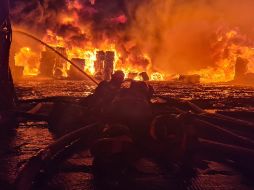 El incendio se registra en una recicladora ubicada en la Colonia Central Camionera, en Tlaquepque. CORTESÍA / PC Tlaquepaque