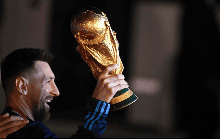 Luego del tan esperado triunfo de la Selección Argentina en el Mundial de Qatar de 2022, la estrella Lionel Messi, realizó una publicación de algunos momentos tras la victoria contra Francia. AFP/ L. Robayo