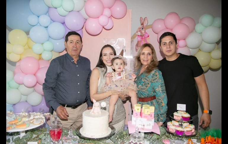 Guillermo Alvidrez, Karen Chavira, Alessa Alvidrez, Ethel Tarango y Óscar Alvidrez. GENTE BIEN JALISCO/Jorge Soltero