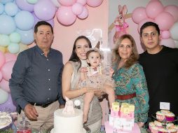 Guillermo Alvidrez, Karen Chavira, Alessa Alvidrez, Ethel Tarango y Óscar Alvidrez. GENTE BIEN JALISCO/Jorge Soltero