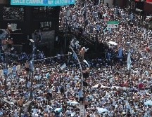 Locura total entre los aficionados argentinos que se dieron cita. EFE / R. Martínez