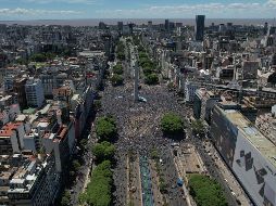 La plaza de la República, donde está el Obelisco, lució abarrotada. EFE/A. Eidelstein