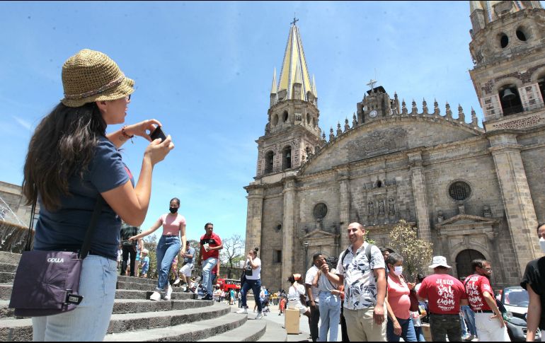 Abril, por ejemplo, no tiene días feriados oficiales por ley para los trabajadores, pero del lunes 3 al viernes 14 de abril serán las vacaciones de Semana Aanta en las escuelas primarias y secundarias. EL INFORMADOR / ARCHIVO
