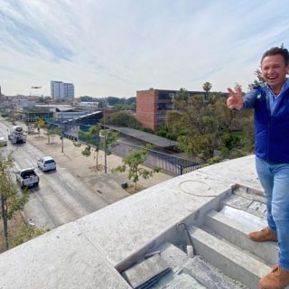 Pablo Lemus supervisa avance de la instalación del “puente” de La Normal