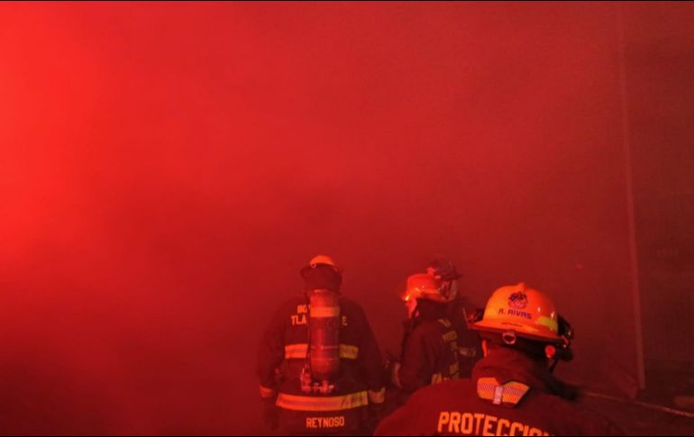 Alrededor de las 22:00 horas de ayer el incendio fue controlado en su totalidad. CORTESÍA/Tlaquepaque 
