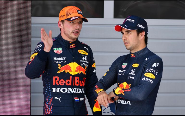 Christian Horner elogió a sus dos pilotos por el buen desempeño a lo largo de la temporada de F1, en la que entregaron el primer Campeonato de Constructores desde el año 2013. AP / ARCHIVO