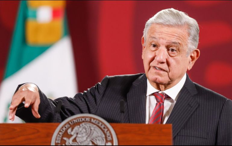 López Obrador asegura que periodistas que firmaron la carta que solicita que pare el hostigamiento laboral contra comunicadores, está relacionado con “puros periodistas del régimen”.  EFE / ARCHIVO