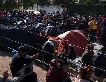 Miles de migrantes esperan la resolución del Título 42. AP