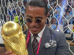 El chef turco mostró fotos y videos cargando la Copa del Mundo. ESPECIAL