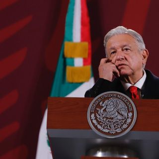 "El que esté libre de pecado, que tire la primera piedra",  López Obrador ante plagio de Yasmín Esquivel
