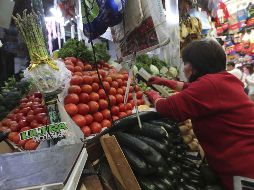 López Obrador dijo a la gente que su gobierno está tomando medidas para bajar la inflación como el subsidio al precio de las gasolinas, del diesel y del gas. SUN