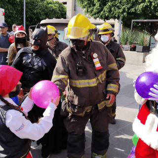 Llevan la Navidad al Hospital Civil de Guadalajara
