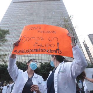 Médicos de Pemex mantienen huelga por falta de pago de aguinaldo