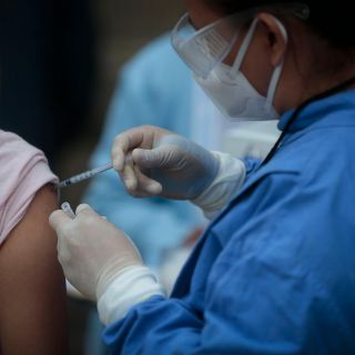 Acusan a la CDMX de experimentar con vacuna de COVID cubana