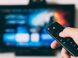 En esta nota te presentamos algunas series y películas que podrás maratonear en tu TV esta Navidad. UNSPLASH/ESPECIAL
