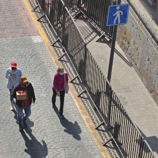 Tapatíos y turistas piden retirar vallas del Palacio de Gobierno