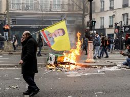 Tras los disturbios provocados este viernes tras el atentado, cuando miembros de la comunidad kurda lanzaron objetos contra las fuerzas del orden. EFE / T. Suárez
