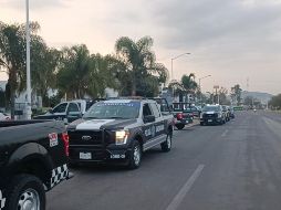Una patrulla resultó con impactos de bala tras el tiroteo, no hubo civiles, ni policías lesionados, solamente el hombre que quedó muerto afuera de los juzgados municipales de Guadalajara Zona 7. ESPECIAL