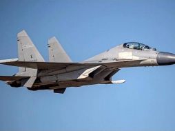 El avión SU-30 es un equipo de caza supersónico de largo alcance con alta capacidad de armamento. AP