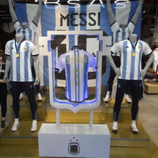 Comienza la venta en línea de la camiseta de Argentina con las tres estrellas