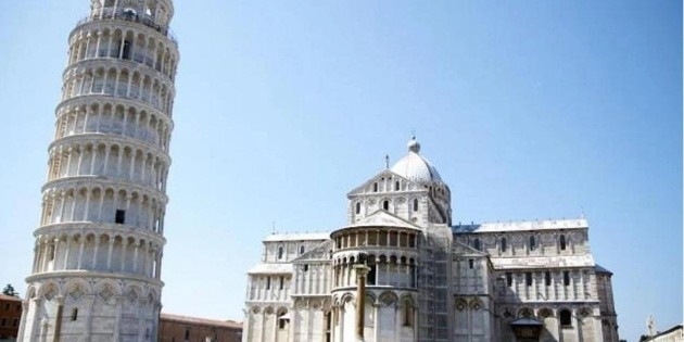 Italia: Torre pendente di Pisa ‘raddrizzata’