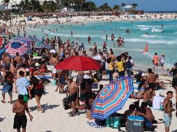 La Semana Santa es utilizada por los mexicanos para ir a vacacionar a las playas del país. EFE