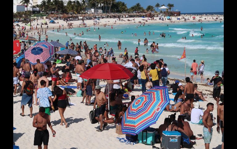 La Semana Santa es utilizada por los mexicanos para ir a vacacionar a las playas del país. EFE